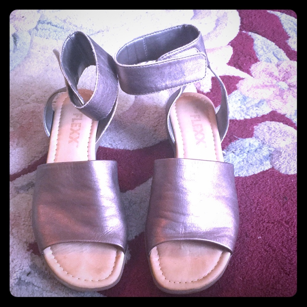 The Flexx Leather Ankle Strap Sandals    Sz 7.5.